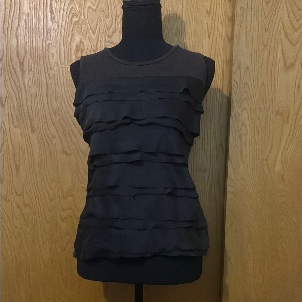 🎉 FINAL CLEARANCE 🎉$8 or 3 for $15 🎉Ann Taylor Brown Ruffled Fitted Tank Top